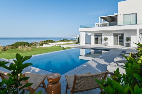 "Nouvelle Villa" with sea view