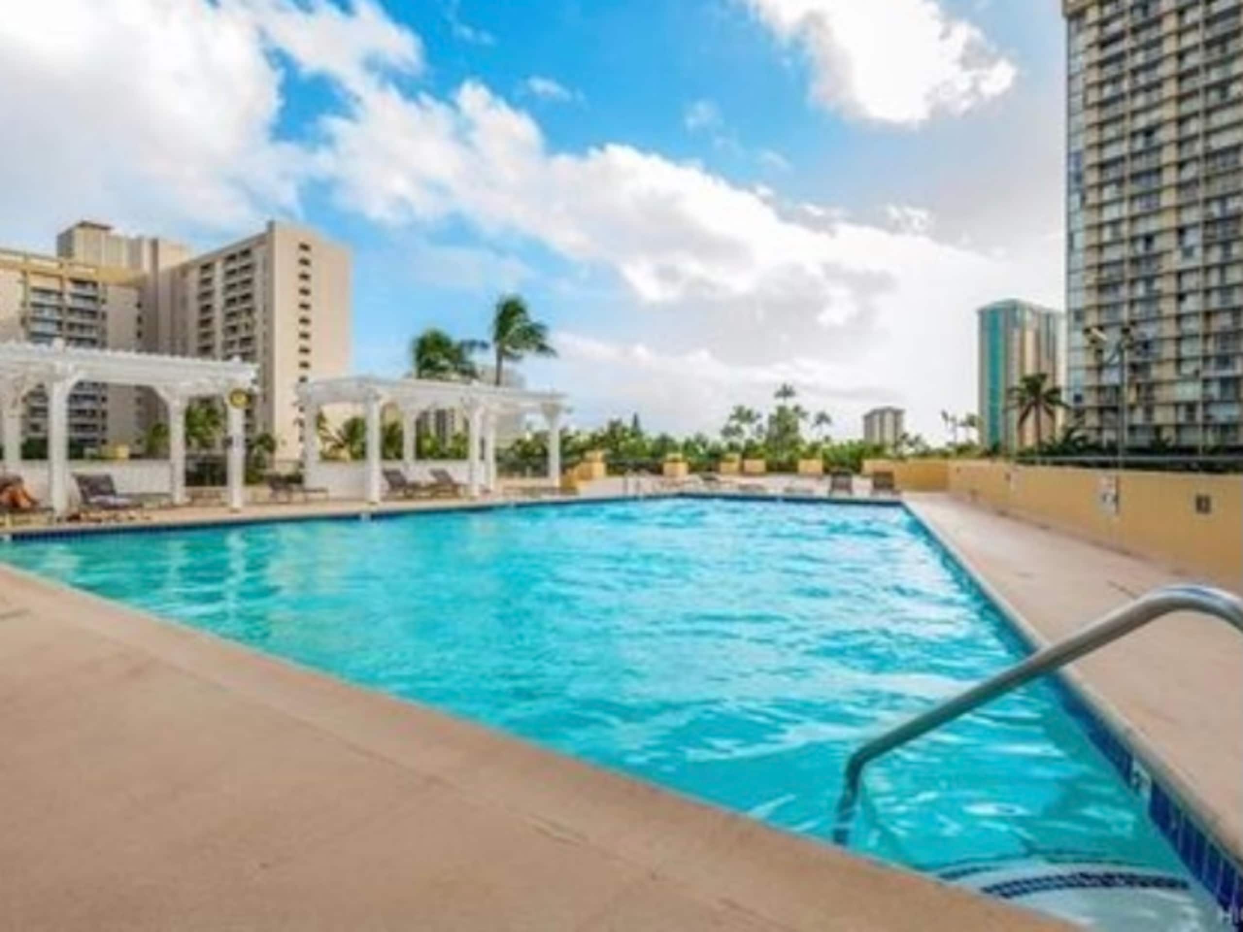 Condo in Honolulu · ★4.84 · 1 bedroom · 1 bed · 1 private bath - Image 39