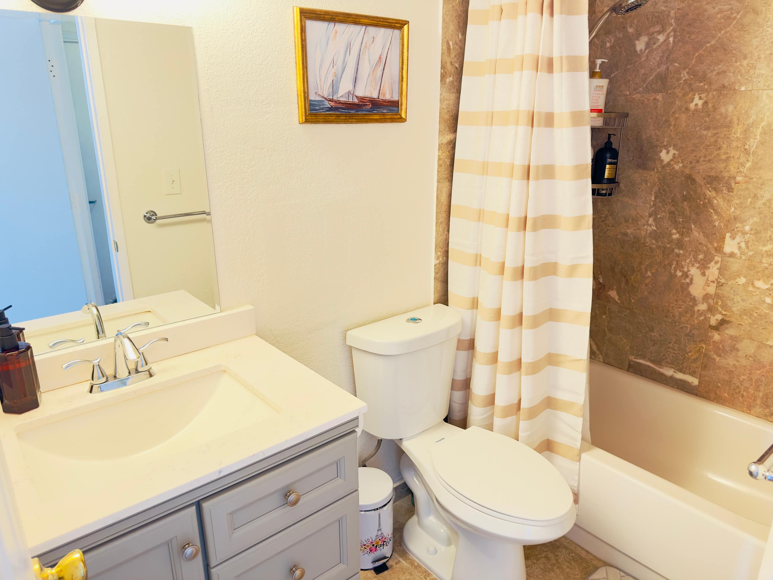 Condo in Honolulu · ★4.84 · 1 bedroom · 1 bed · 1 private bath - Image 41