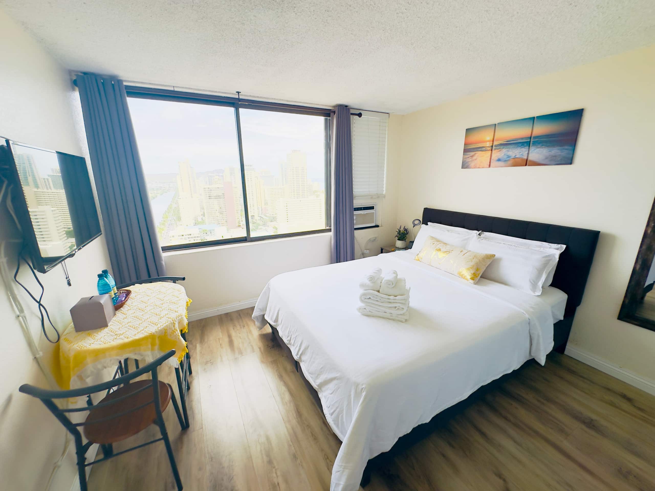 Condo in Honolulu · ★4.84 · 1 bedroom · 1 bed · 1 private bath - Image 2