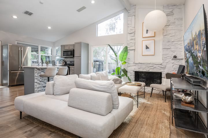 5 Bed | Hottub | Large Backyard | Petfriendly - Austin, TX