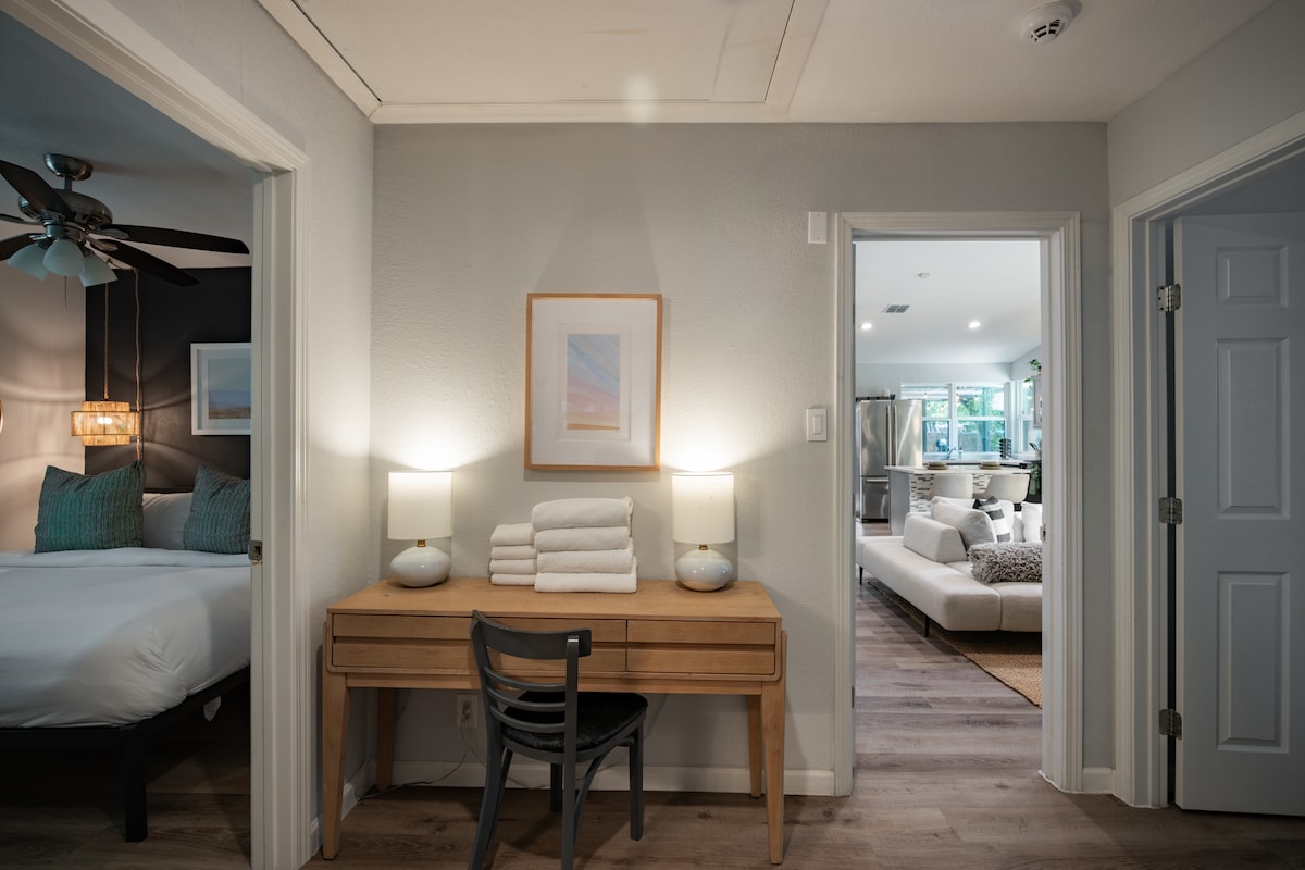 6 Beds | Hottub | Large Backyard | ATX Oasis