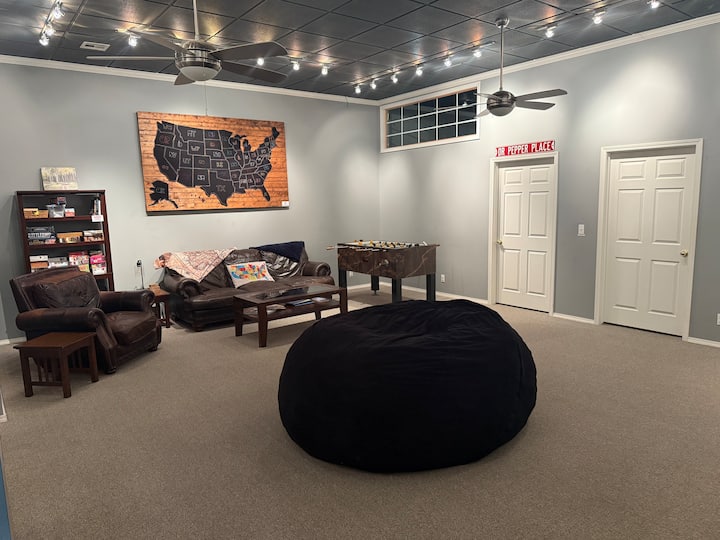 Entire Guest Suite: 2bed, Kitchen, Big Living Area - Tulsa, OK