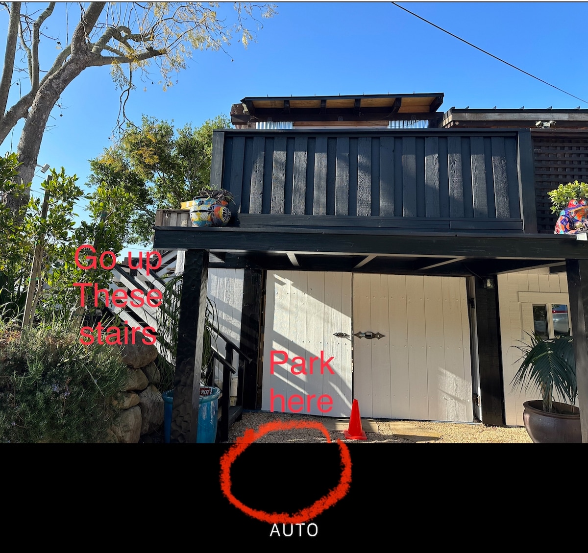 Tree house, Wi-Fi, jacuzzi, 10 min 2 dwntn pet fee - Guesthouses for Rent  in Santa Barbara, California, United States - Airbnb