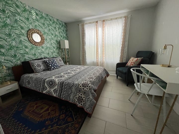 Dormitorio #1 Queen | Los dormitorios tienen forros opaca para la mañana en la que quieras alojarte.