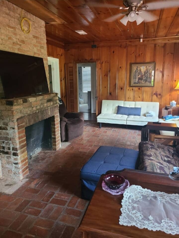 Stately Creekside Estate Property - Bay City, TX