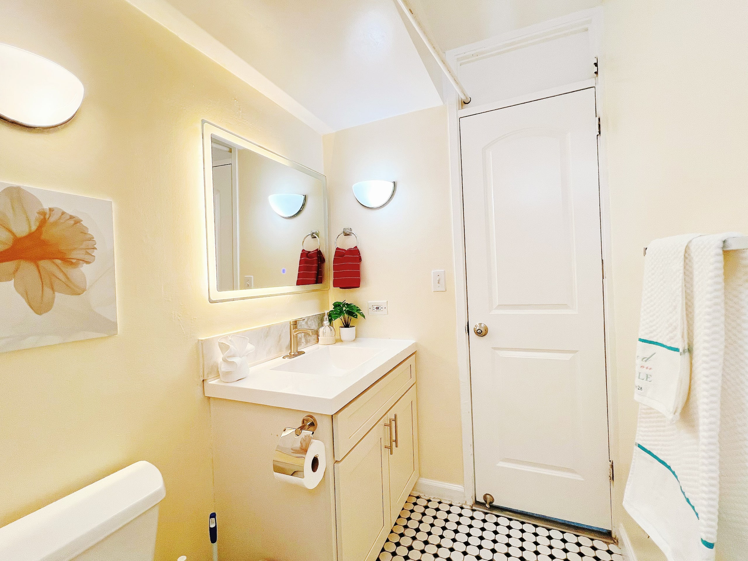 Incredible Waikiki Holiday Apt. Good for 5 - Image 14
