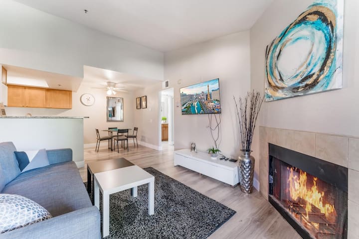 2 Bdr 2 Btr Best Location! Close To 
The Strip! - Paradise
