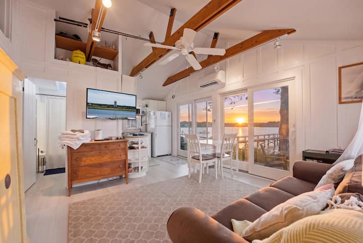 Waterfront Cape Cottage W/ Private Beach Access - Dennis, MA