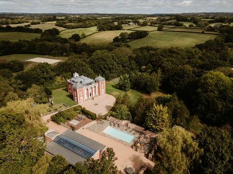 Eastwood Observatory: 12 beds,pool,hot tub, tennis