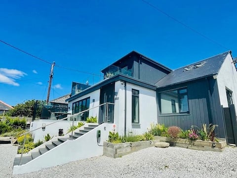 Harbour Reach Porthleven | luxury house & hot tub
