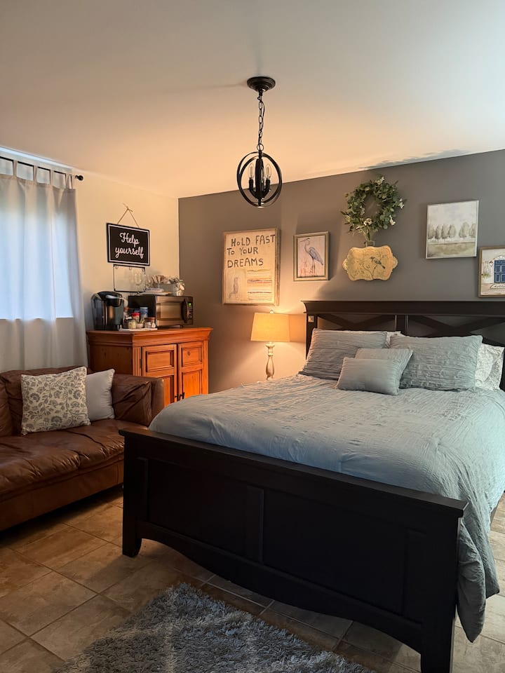 1 Room Wonder: Comfortable And Cute - Houma, LA