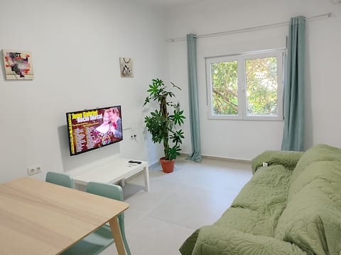 Top Airbnb: Cozy 3 bedroom apartment near San Adrián Beach en Sant Adrià De Besòs
