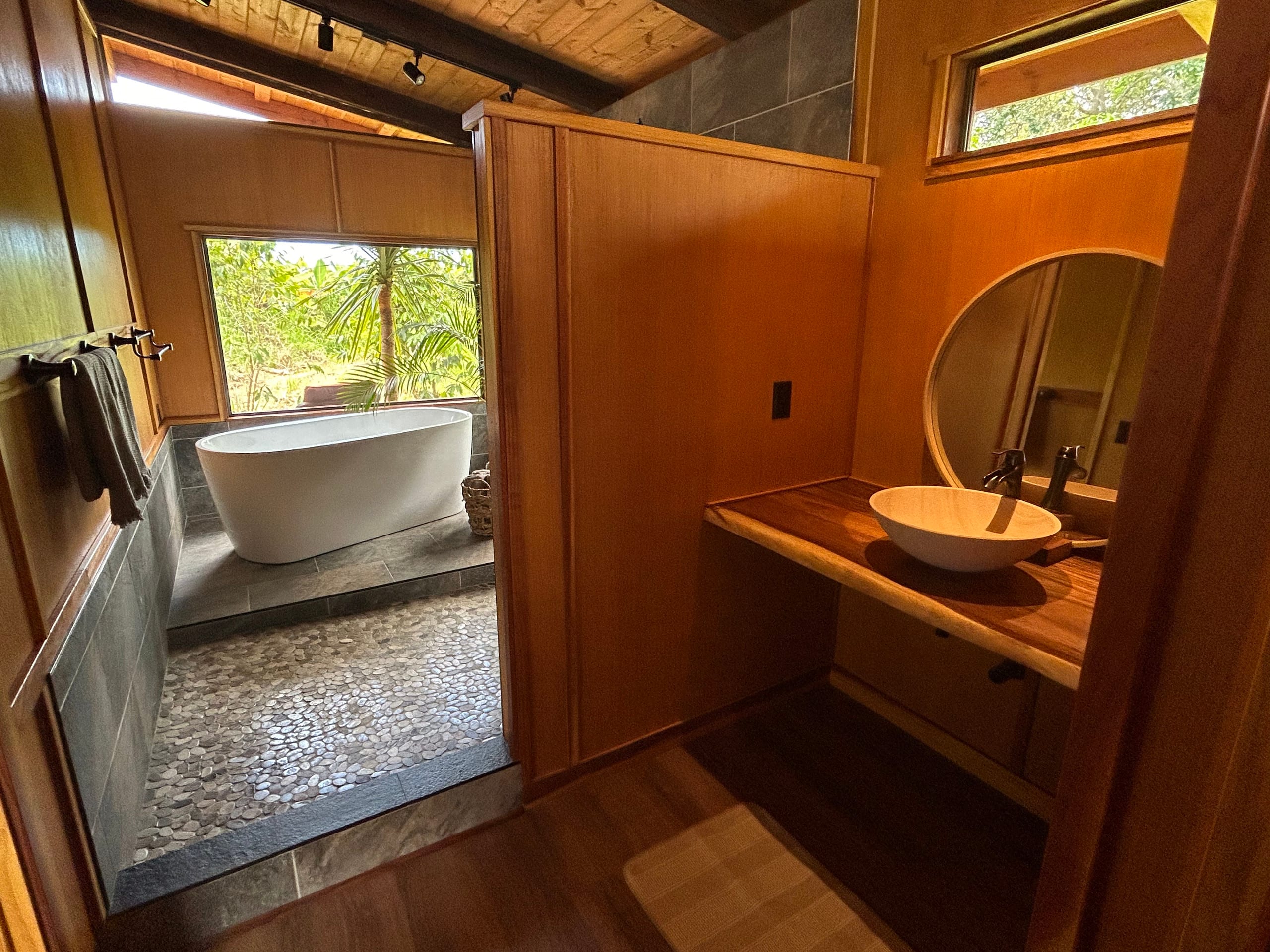 Magical farm retreat, stunning yurt & spa bathroom - Photo 26