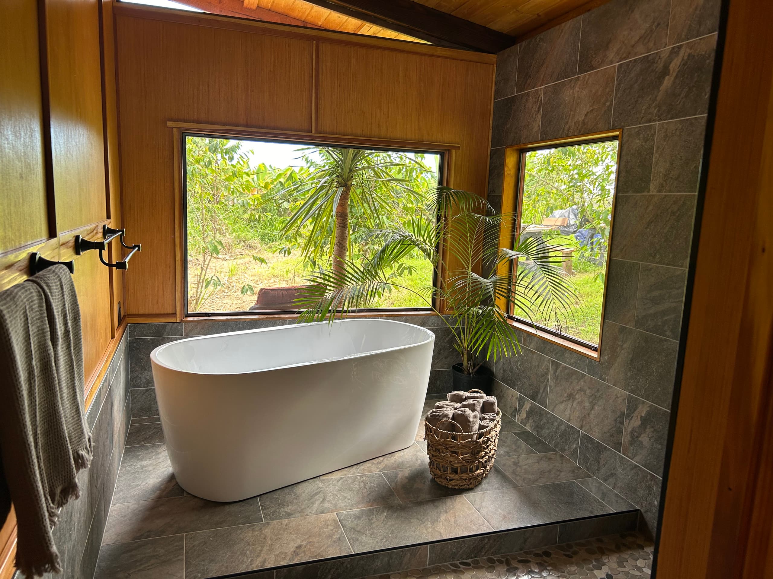 Magical farm retreat, stunning yurt & spa bathroom - Photo 22
