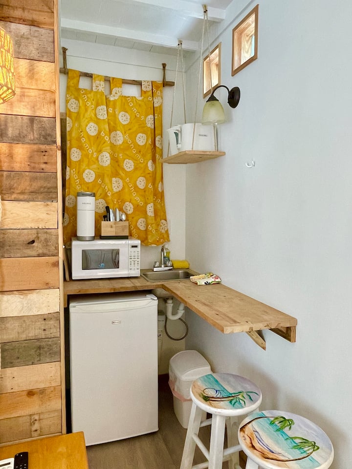 Island Charm (Lower Unit) W/ Pool & Treehouse - Nassau