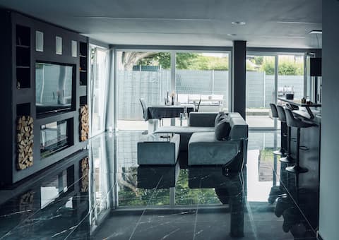 Luxus-Wellness-Suite • Private Sauna & Whirlpool