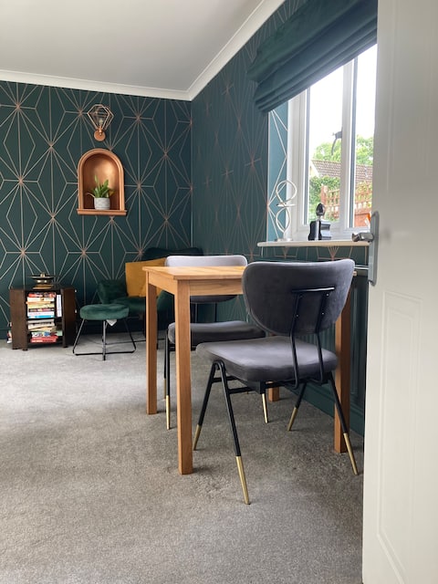 Popular Airbnb listing: 1 Bedroom Self-Contained Annex, Private Entrance in Hart