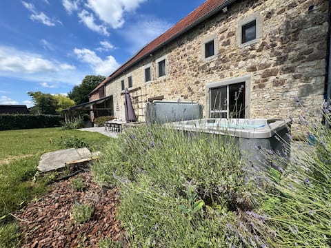 Charming house with Jacuzzi, sauna, large garden