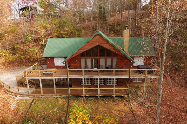 Grandmother's Mountain Lodge - Cabin - Wears Valley, TN