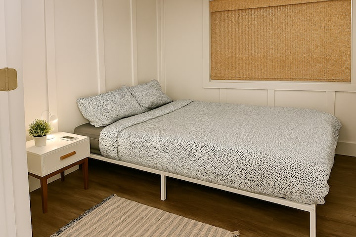 Krevat dopio "memory foam queen" në katin e poshtëm