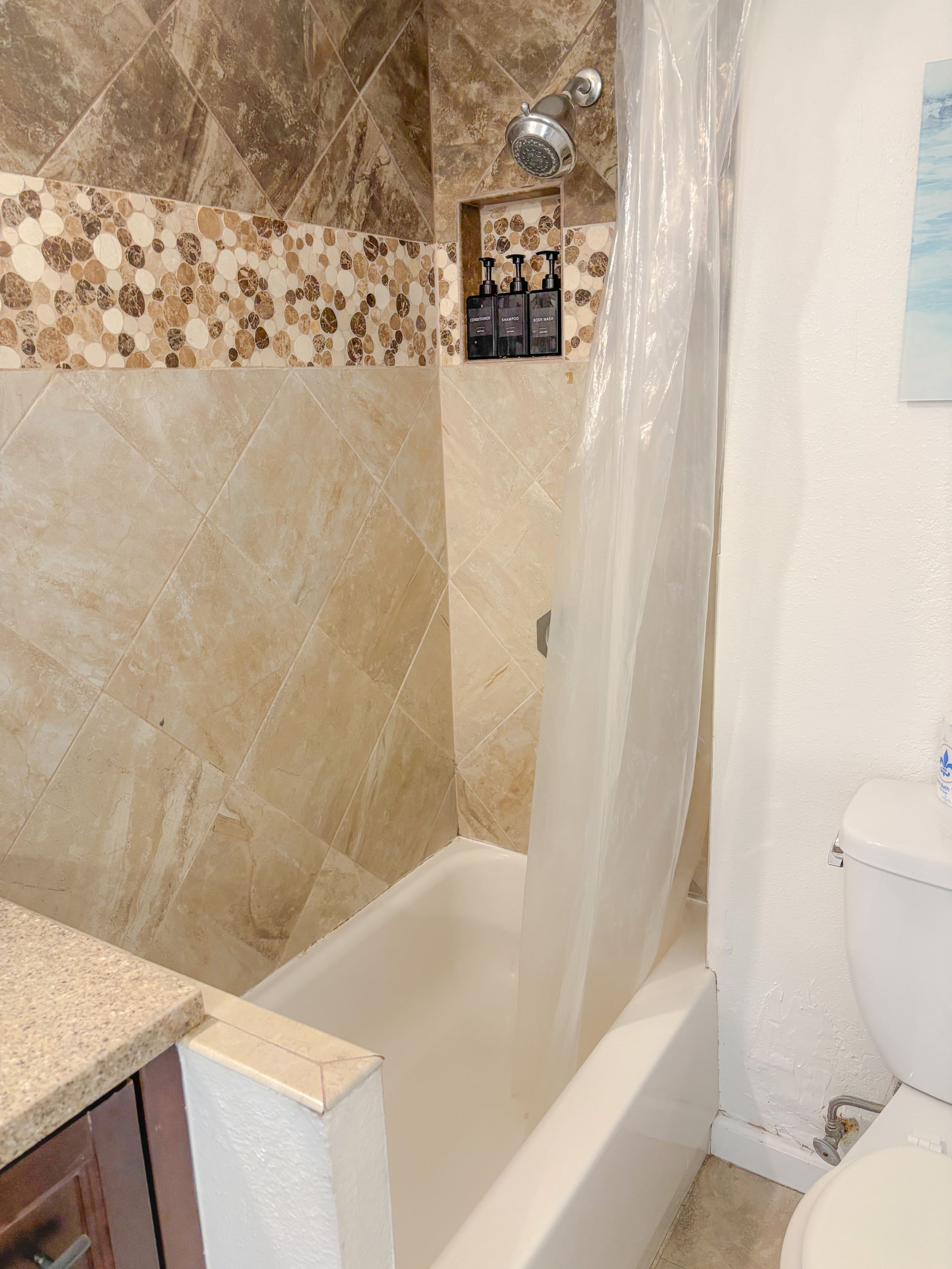 Condo in Honolulu · ★4.57 · Studio · 1 bed · 1 private bath - Image 15