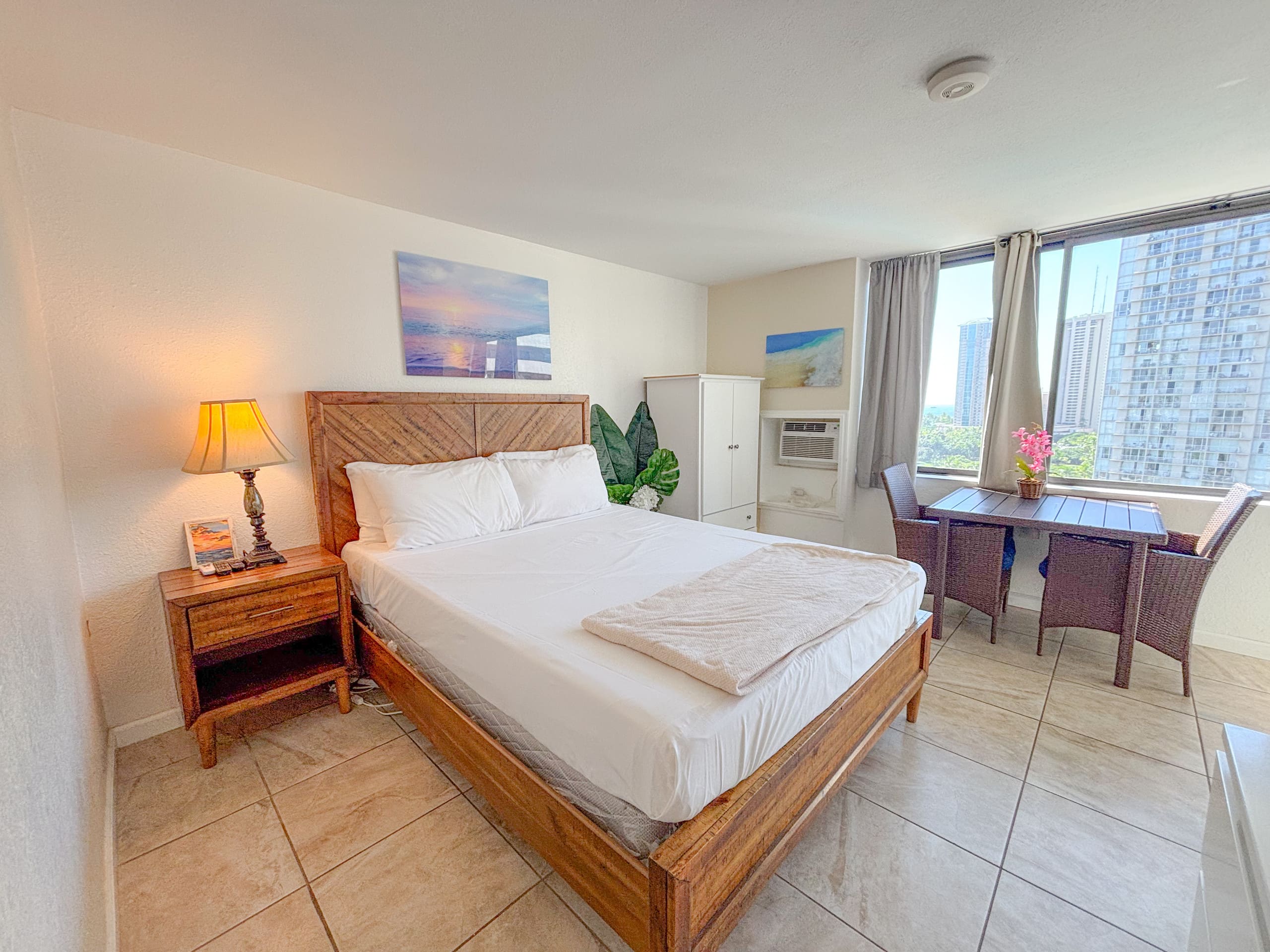 Condo in Honolulu · ★4.57 · Studio · 1 bed · 1 private bath - Image 1