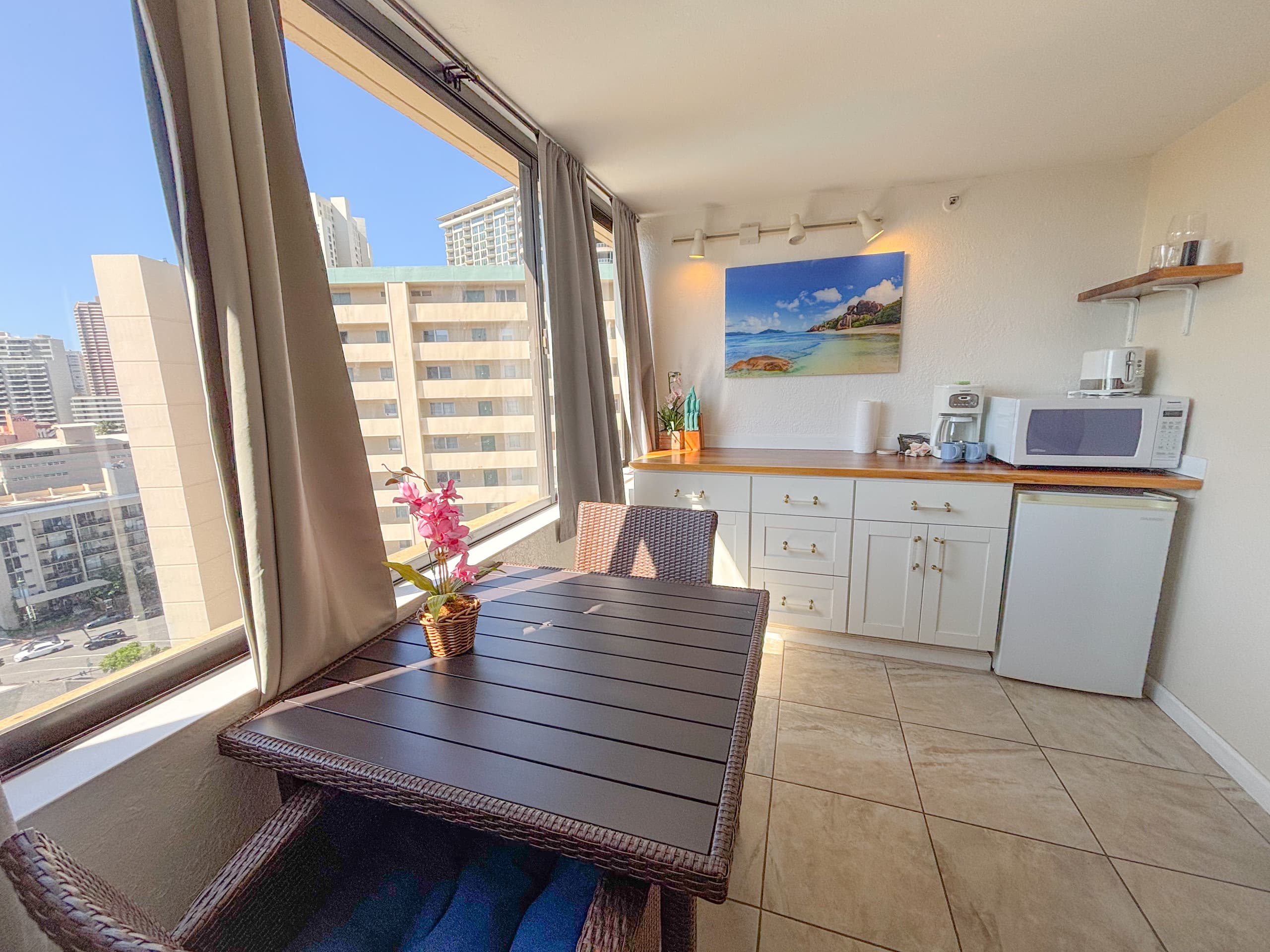 Condo in Honolulu · ★4.57 · Studio · 1 bed · 1 private bath - Image 11