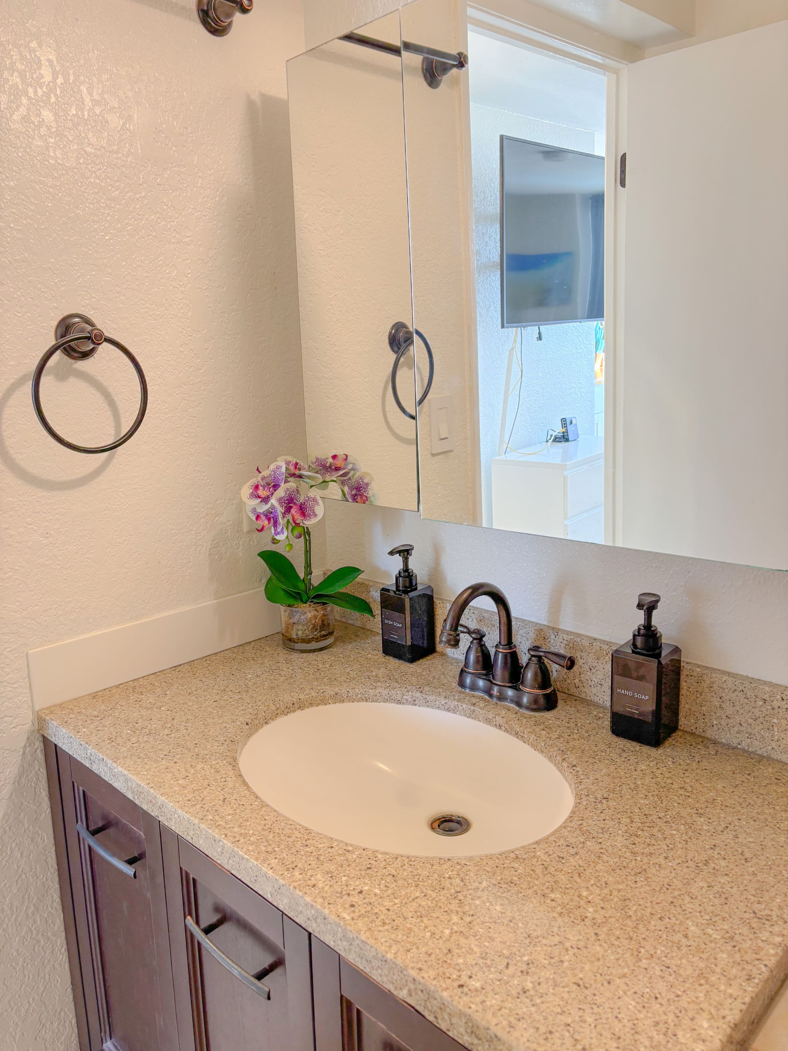 Condo in Honolulu · ★4.57 · Studio · 1 bed · 1 private bath - Image 16