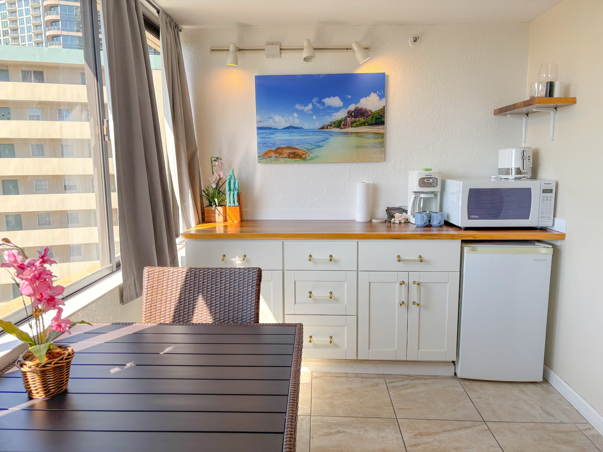 Condo in Honolulu · ★4.57 · Studio · 1 bed · 1 private bath - Image 8