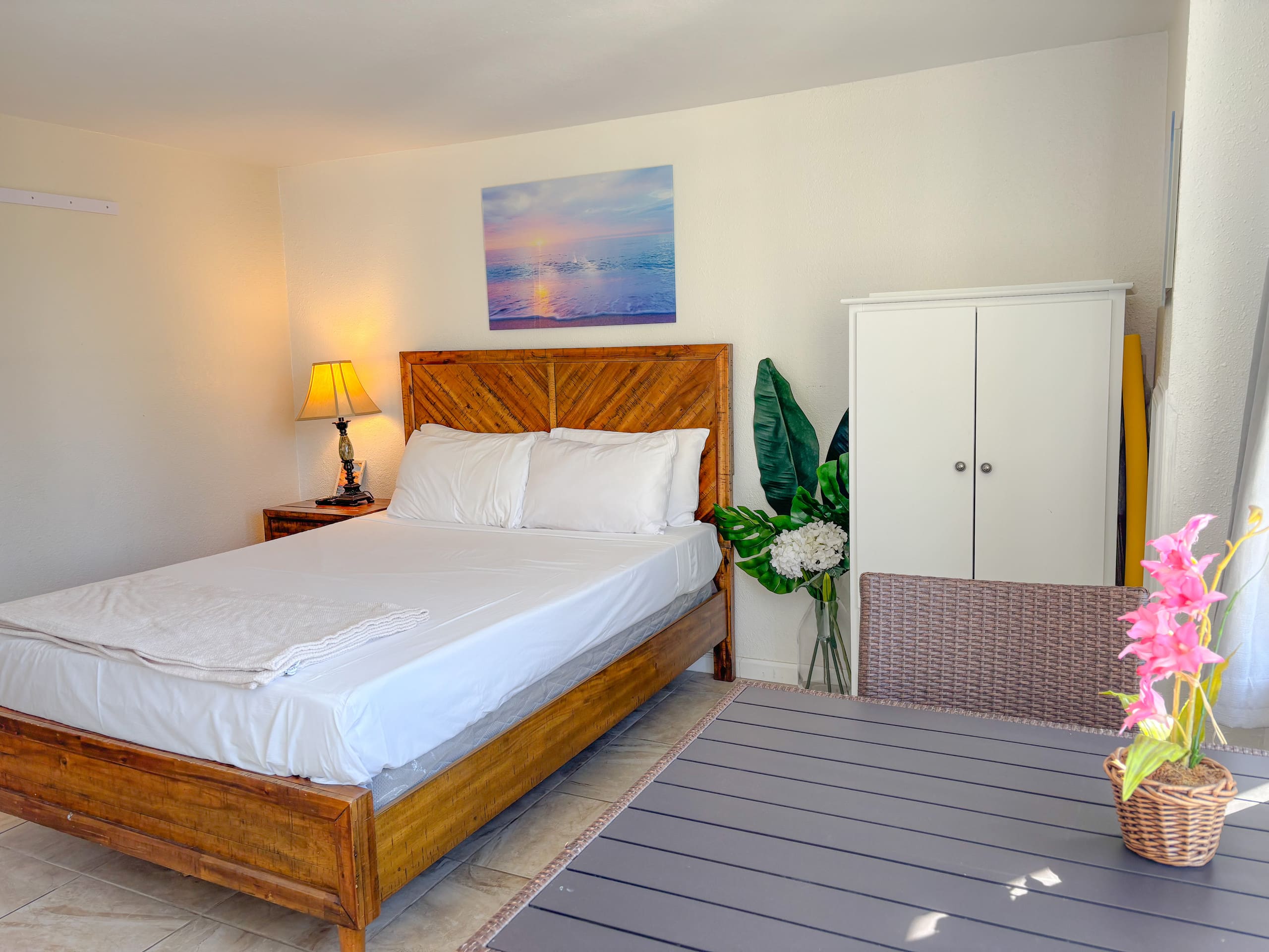 Condo in Honolulu · ★4.57 · Studio · 1 bed · 1 private bath - Image 6