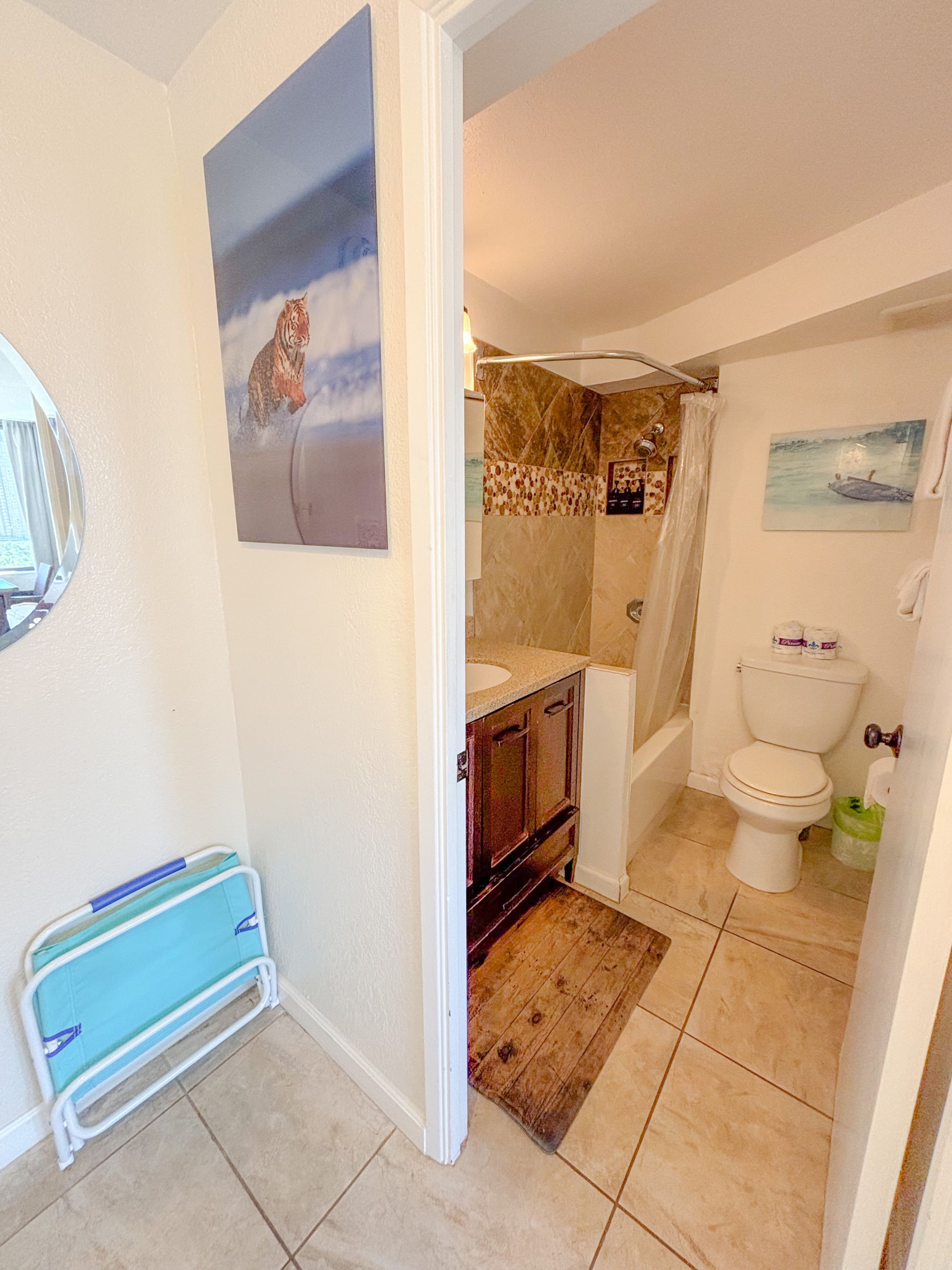 Condo in Honolulu · ★4.57 · Studio · 1 bed · 1 private bath - Image 14
