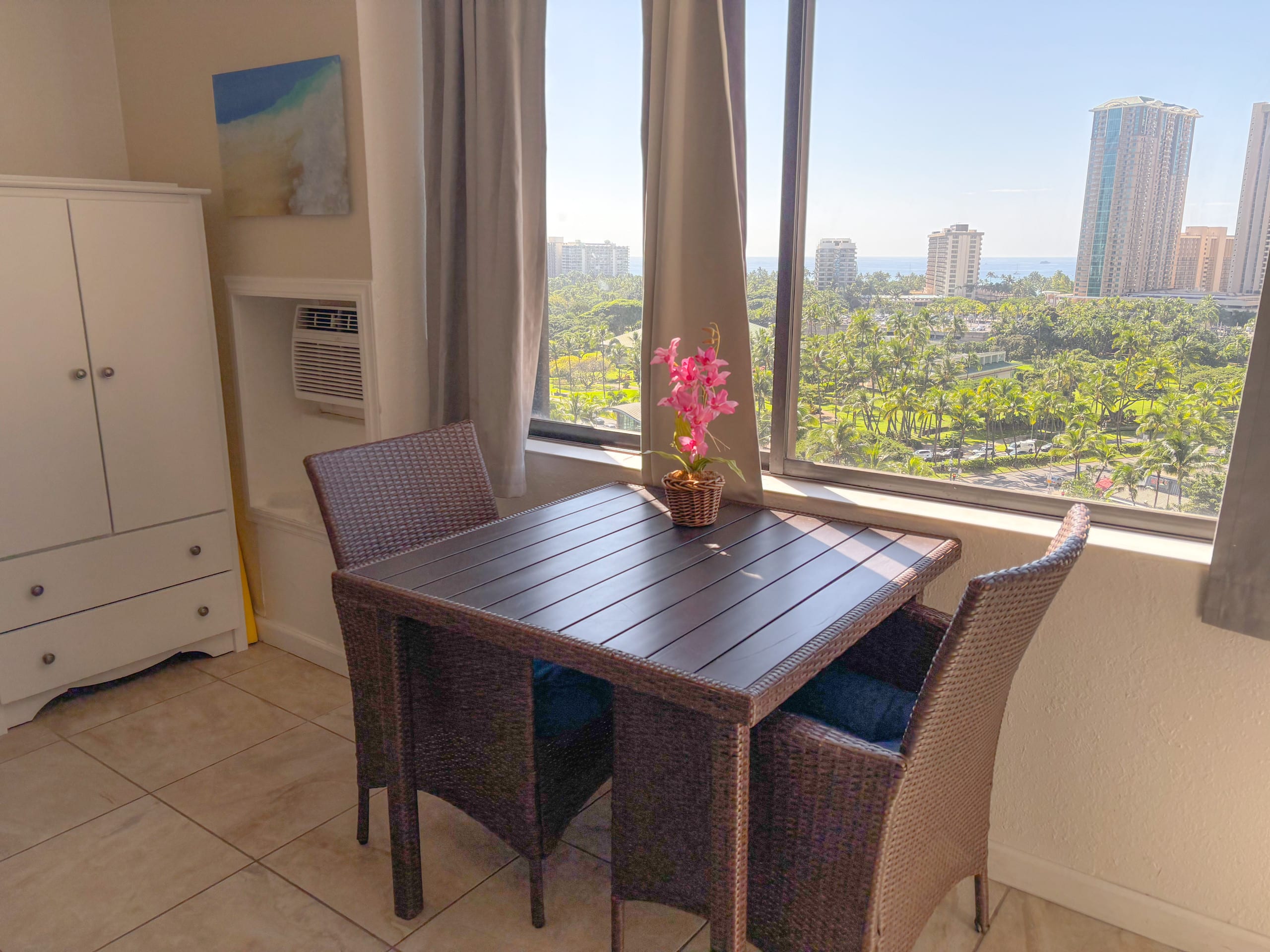 Condo in Honolulu · ★4.57 · Studio · 1 bed · 1 private bath - Image 10