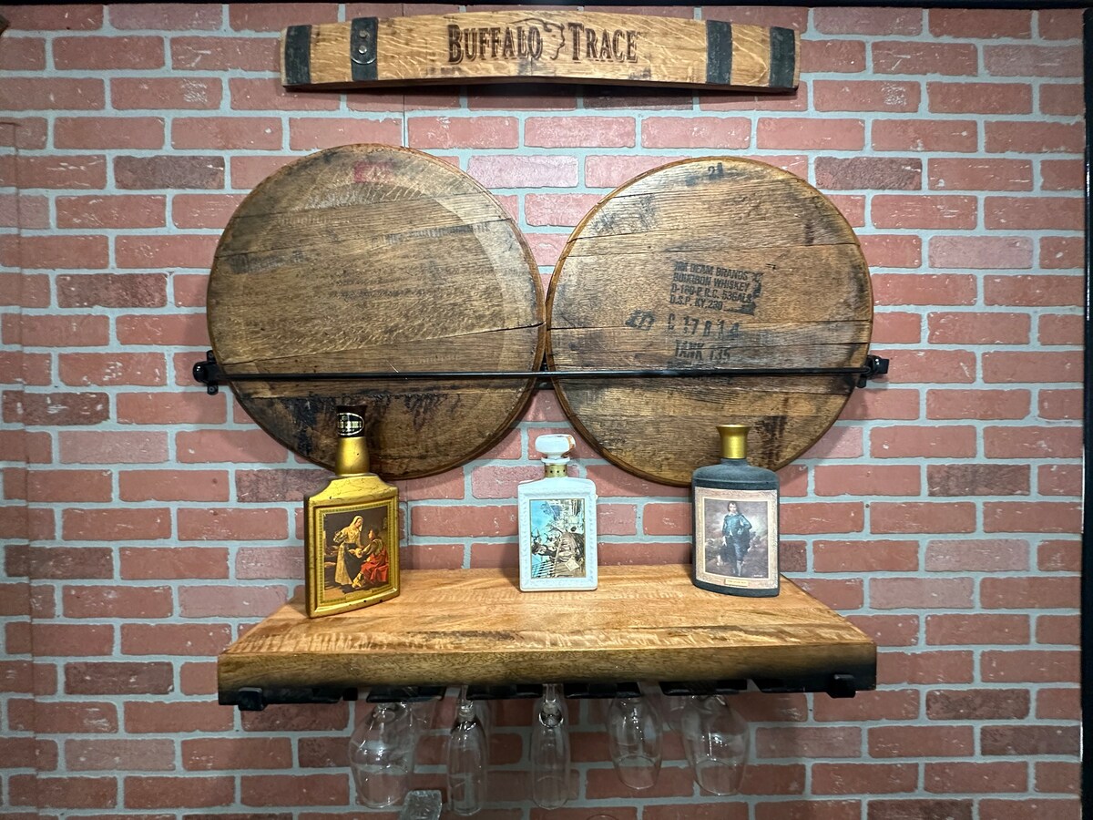 Добре дојдовте во KY  Bourbon #1 Stop!  Вашата прва станица на патеката Бурбон.!