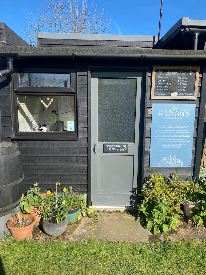Dragonfly Shepherds Hut - The Wildings Elms Meadow - Beccles