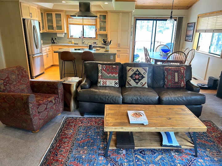 Cozy Mountain Getaway - Truckee, CA