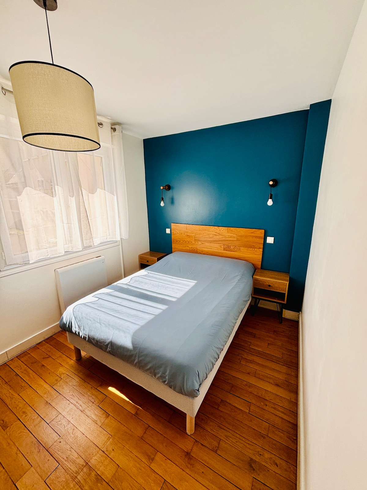 Quiet room overlooking an interior courtyard & electric blind so you can sleep in complete darkness  