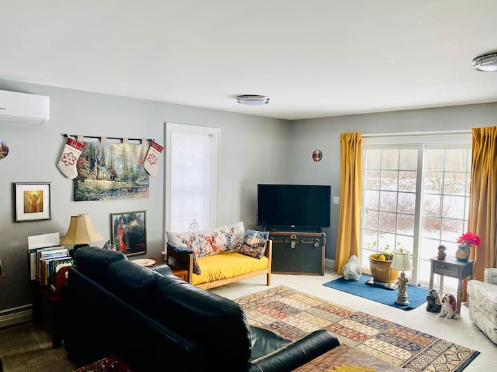 Beautiful, Fun, Spacious 5 Acre Family Retreat - Poughkeepsie, NY