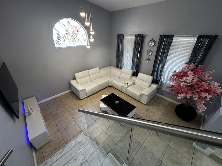 Hermosa Casa Con Estacionamiento Gratis - Las Vegas, NV