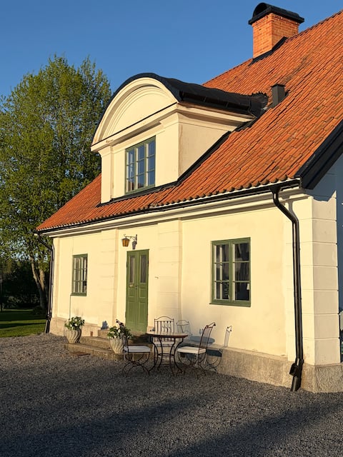 Östra Flygeln
Grinda Säteri