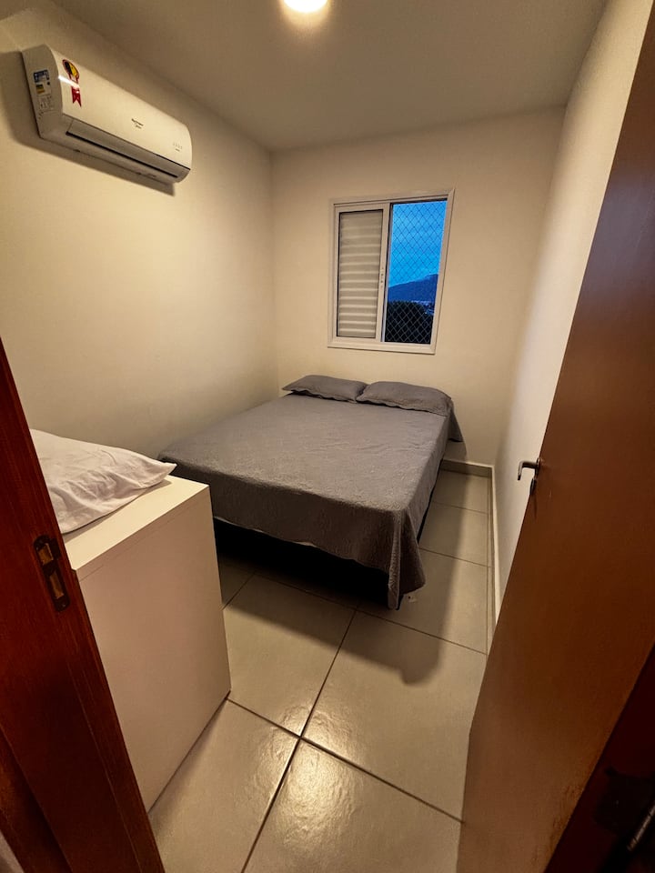 Легло в двойна кутия 
Скрин /пейка с 4 чекмеджета 
Закачалка / рафт / закачалка 