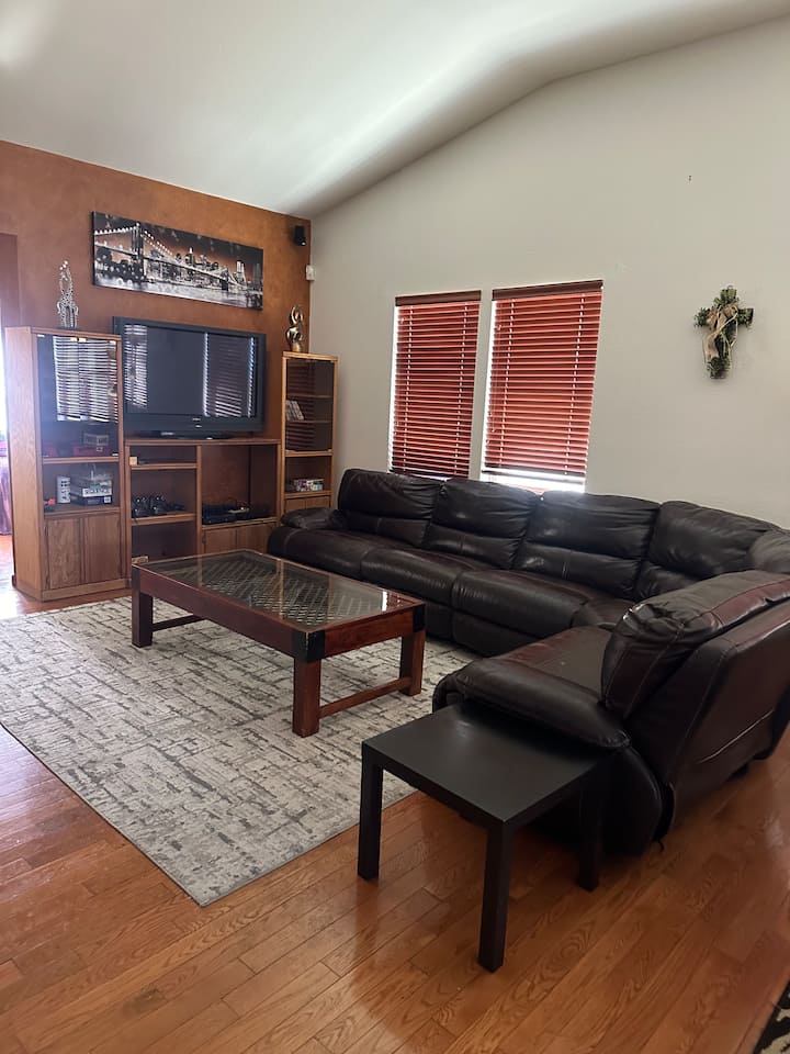Comfortable 4 Bdrm Home Near Unr / Downtown Reno - Reno, NV