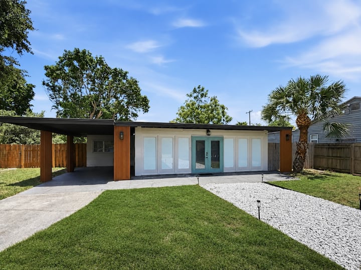 Stylish Beach Bungalow| Big Yard| Beach & Downtown - Lake Worth, FL