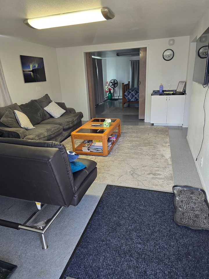 Downtowner Middle Floor Two-bedroom Apartment - Fairbanks, AK