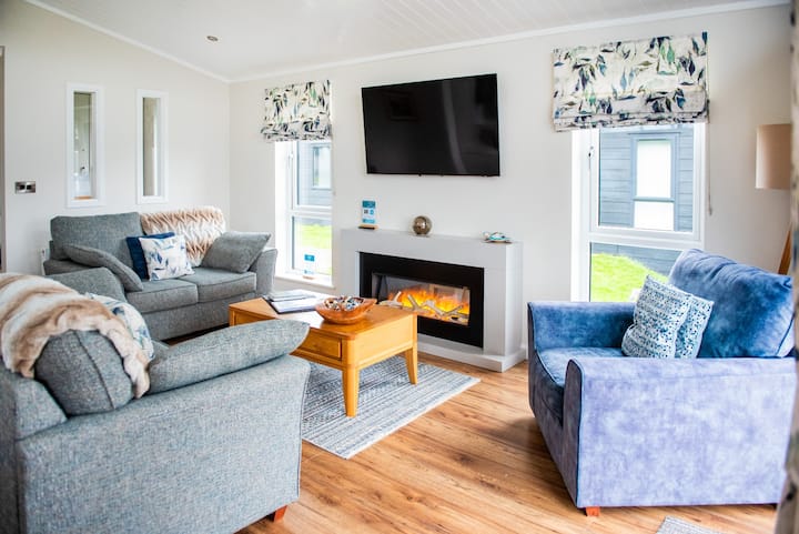 Nyth Glan Y Môr, Modern Luxury Lodge With Hot Tub - Pembrokeshire