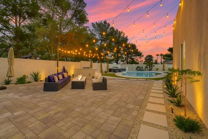 Modern Luxury Home Just Mins from the Strip! gallery image 5