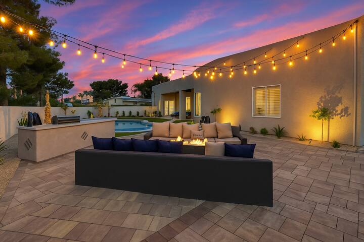 Modern Luxury Home Just Mins from the Strip! gallery image 3