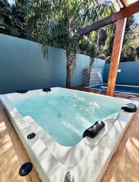 Top Airbnb: Country house on the dam with pool and jacuzzi in Avaré