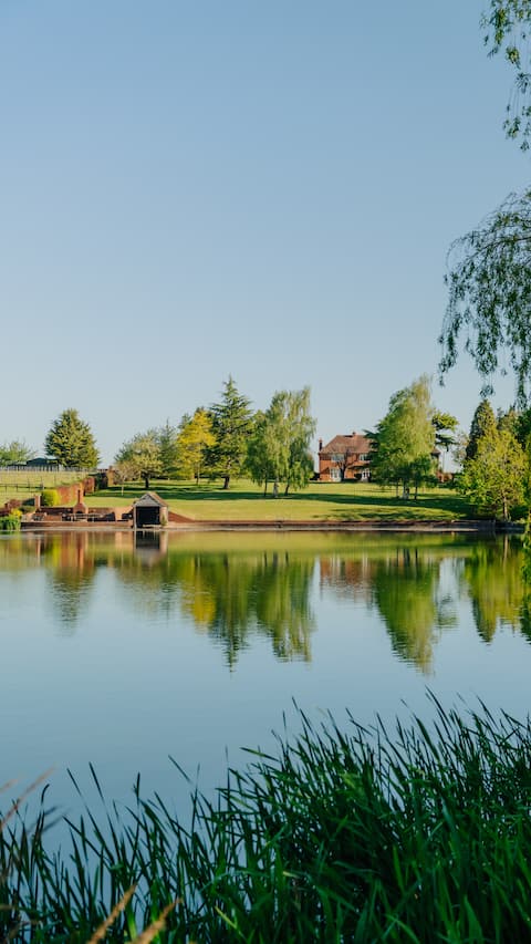 Private Lake Estate | Hot Tub | Sleeps 20