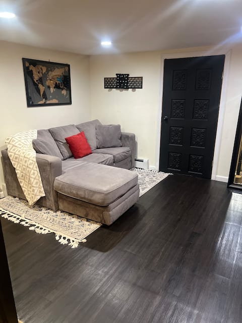 Modern 1-bedroom apt near BEACH,hospital & airport